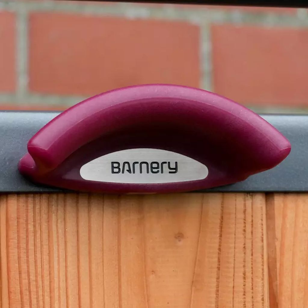 Magnetic bridle holder from BARNERY