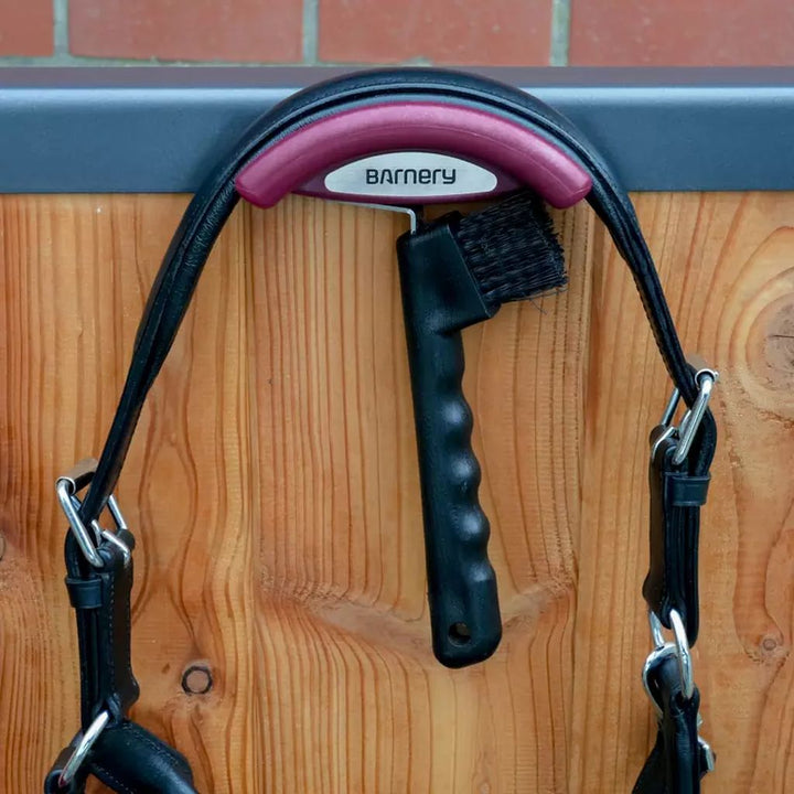 Magnetic bridle holder from BARNERY